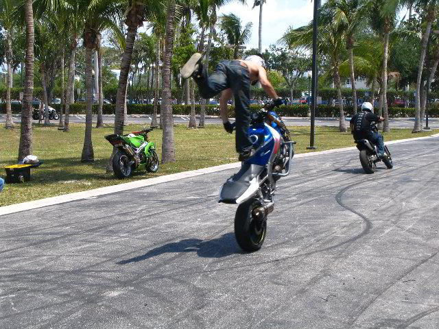 Team-1-AllStars-Sportbike-Stunt-Show-15