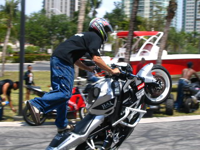 Team-1-AllStars-Sportbike-Stunt-Show-17