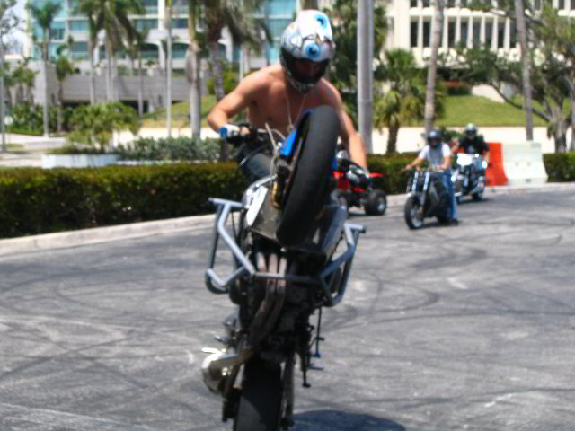 Team-1-AllStars-Sportbike-Stunt-Show-40