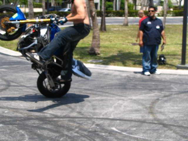 Team-1-AllStars-Sportbike-Stunt-Show-44