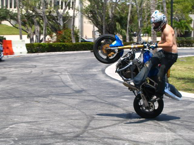 Team-1-AllStars-Sportbike-Stunt-Show-47