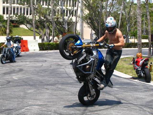 Team-1-AllStars-Sportbike-Stunt-Show-48