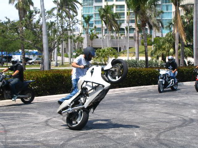 Team-1-AllStars-Sportbike-Stunt-Show-63