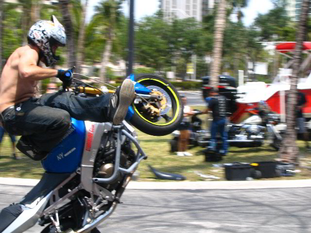 Team-1-AllStars-Sportbike-Stunt-Show-77