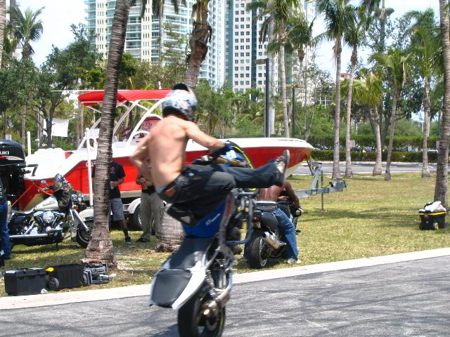 Team-1-AllStars-Sportbike-Stunt-Show-79