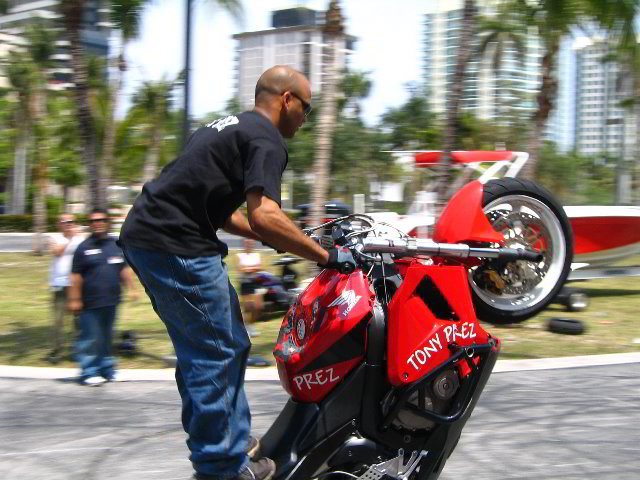 Team-1-AllStars-Sportbike-Stunt-Show-84