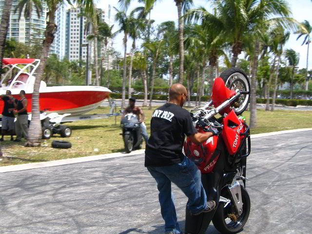 Team-1-AllStars-Sportbike-Stunt-Show-85