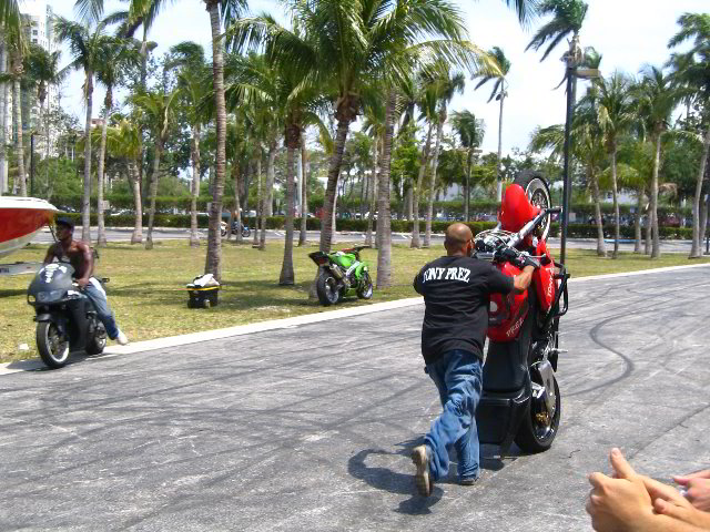 Team-1-AllStars-Sportbike-Stunt-Show-86