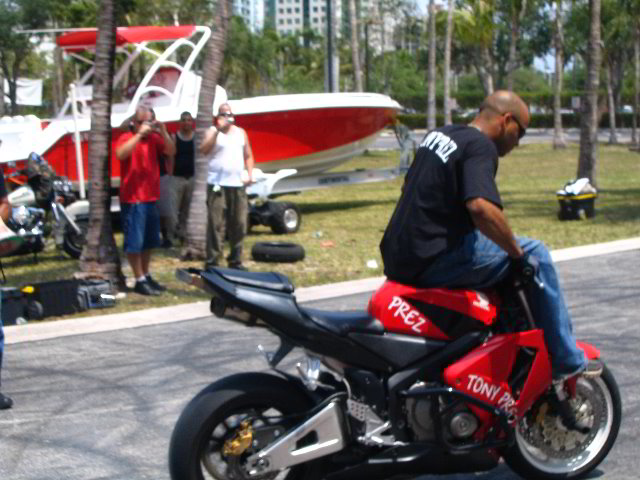 Team-1-AllStars-Sportbike-Stunt-Show-99