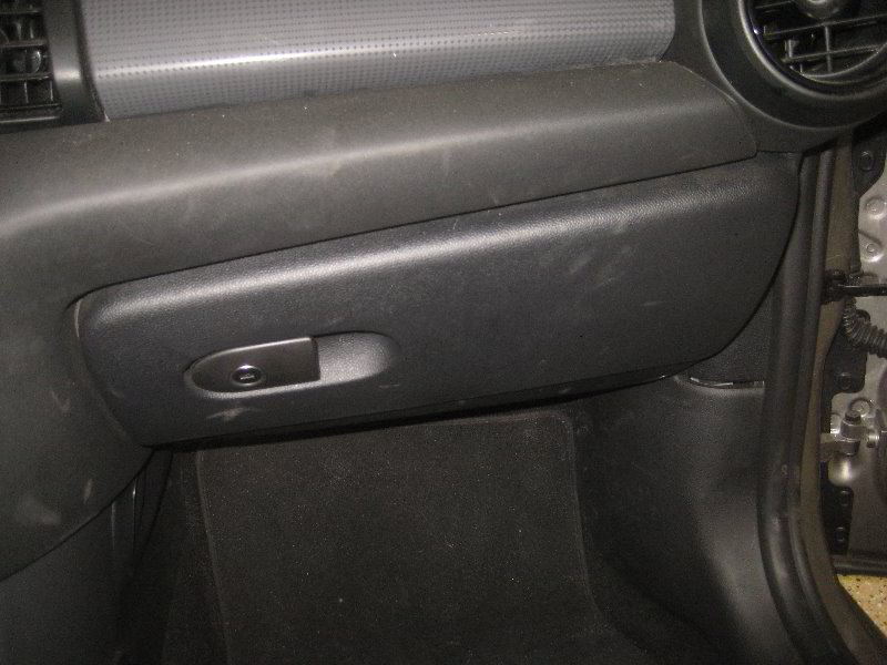 Mini-Cooper-Electrical-Fuse-Replacement-Guide-002