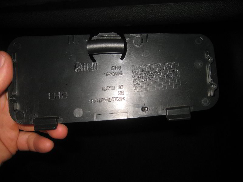 Mini-Cooper-Electrical-Fuse-Replacement-Guide-006