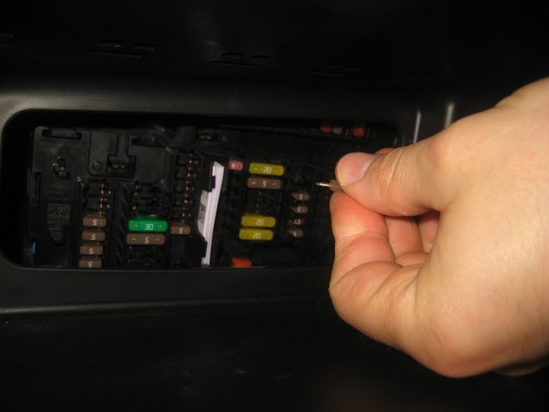 Mini-Cooper-Electrical-Fuse-Replacement-Guide-011