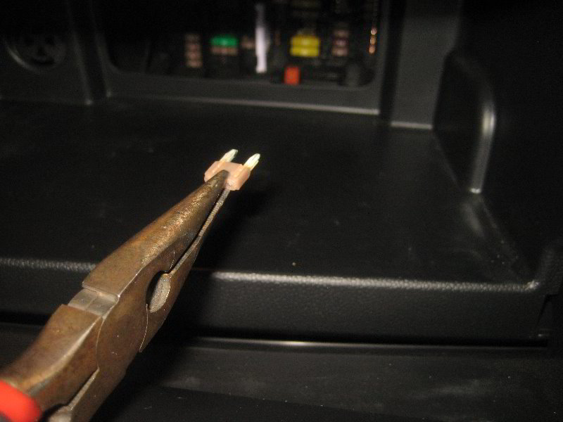 Mini-Cooper-Electrical-Fuse-Replacement-Guide-012