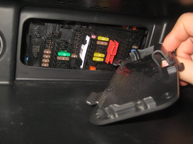 Mini-Cooper-Electrical-Fuse-Replacement-Guide-016