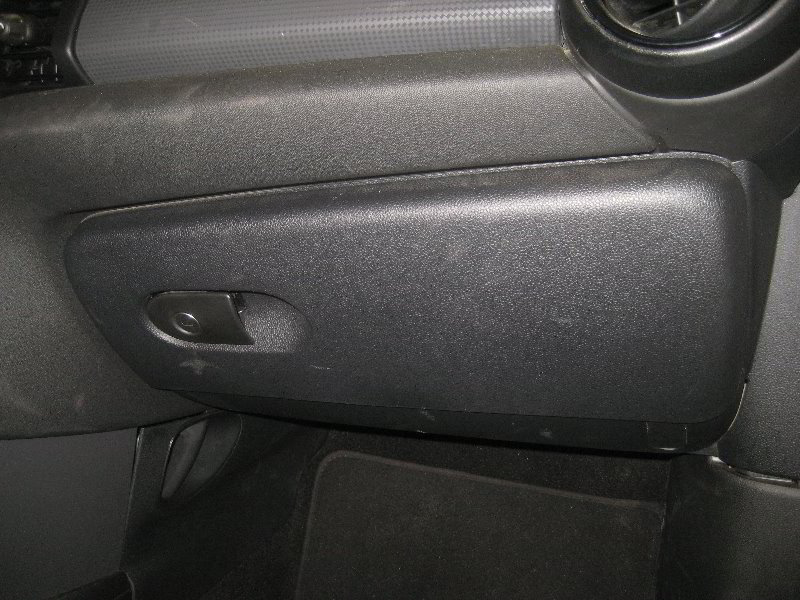 Mini-Cooper-Electrical-Fuse-Replacement-Guide-018