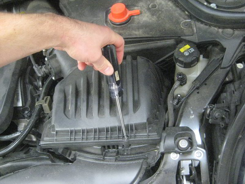 Mini-Cooper-Engine-Air-Filter-Replacement-Guide-002