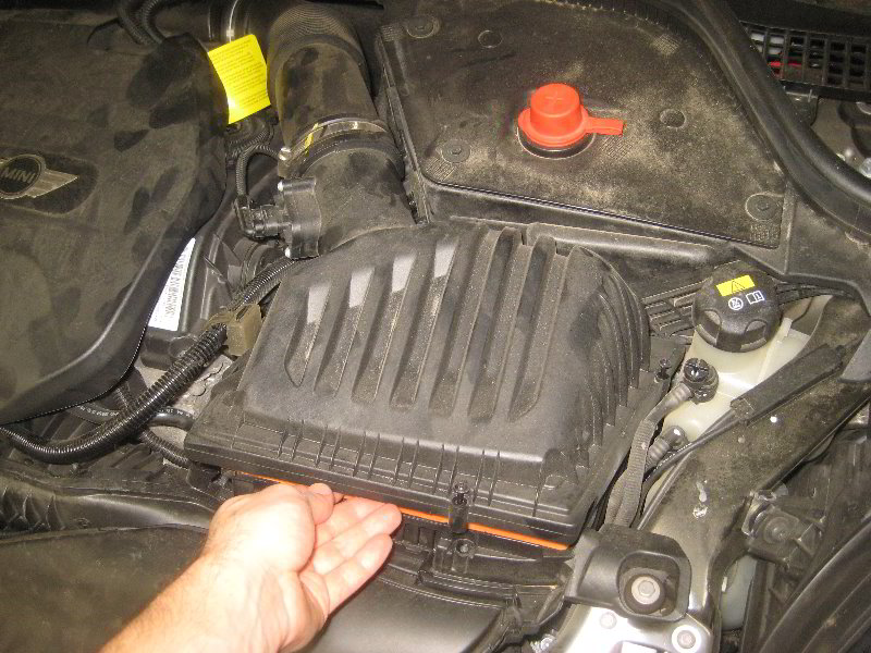 Mini-Cooper-Engine-Air-Filter-Replacement-Guide-005
