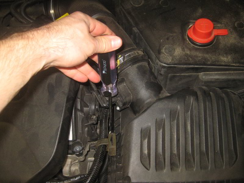 Mini-Cooper-Engine-Air-Filter-Replacement-Guide-017