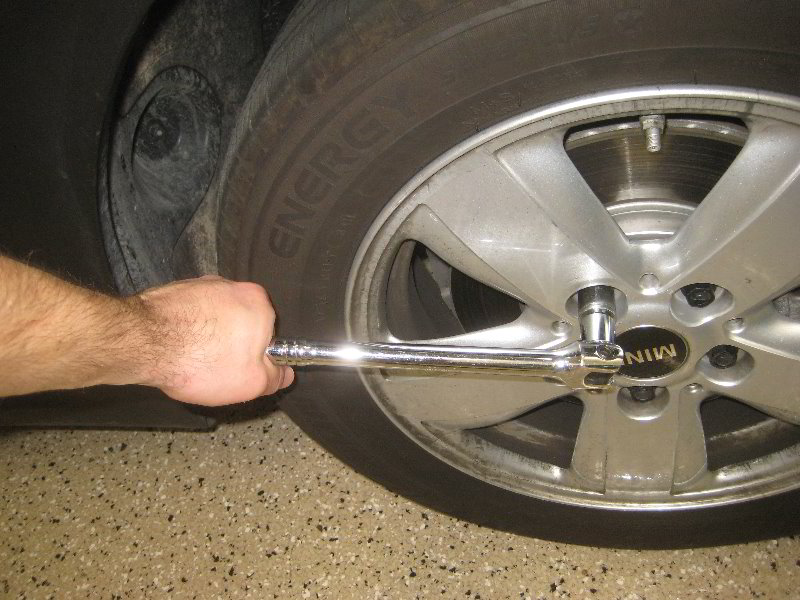 Mini-Cooper-Front-Brake-Pads-Replacement-Guide-002