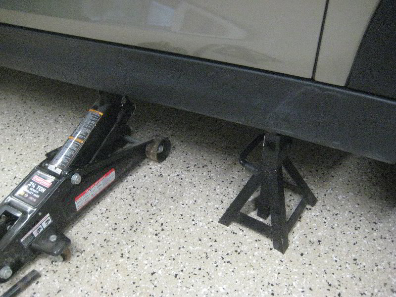 Mini-Cooper-Front-Brake-Pads-Replacement-Guide-003