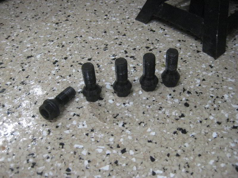 Mini-Cooper-Front-Brake-Pads-Replacement-Guide-004