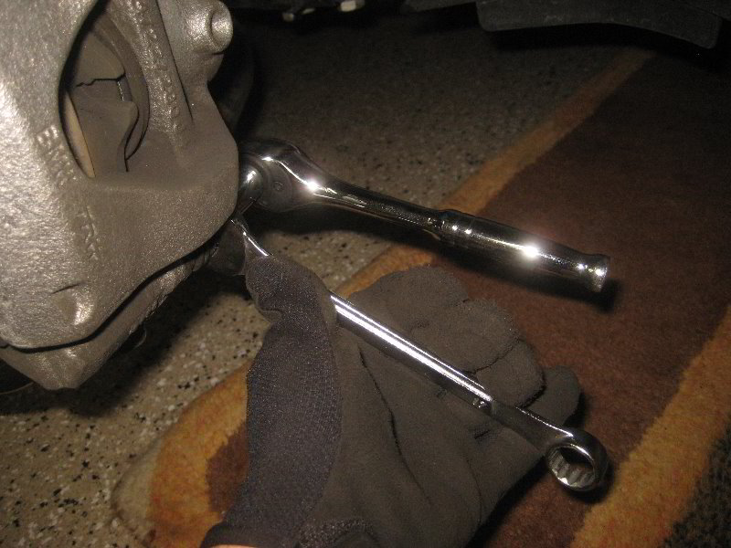 Mini-Cooper-Front-Brake-Pads-Replacement-Guide-006