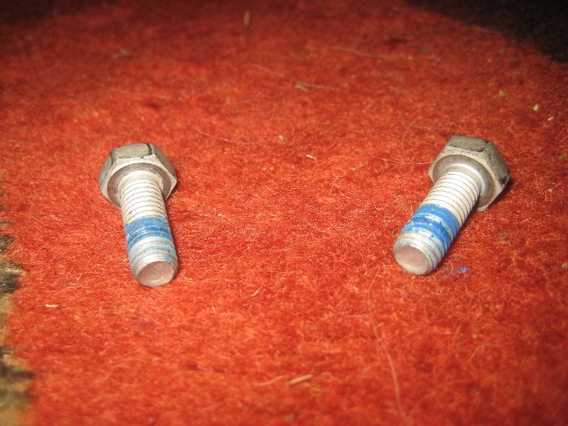 Mini-Cooper-Front-Brake-Pads-Replacement-Guide-009