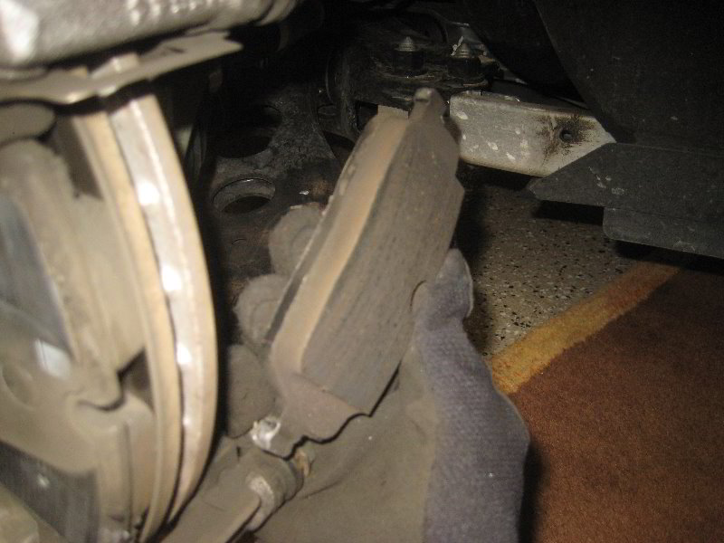 Mini-Cooper-Front-Brake-Pads-Replacement-Guide-012