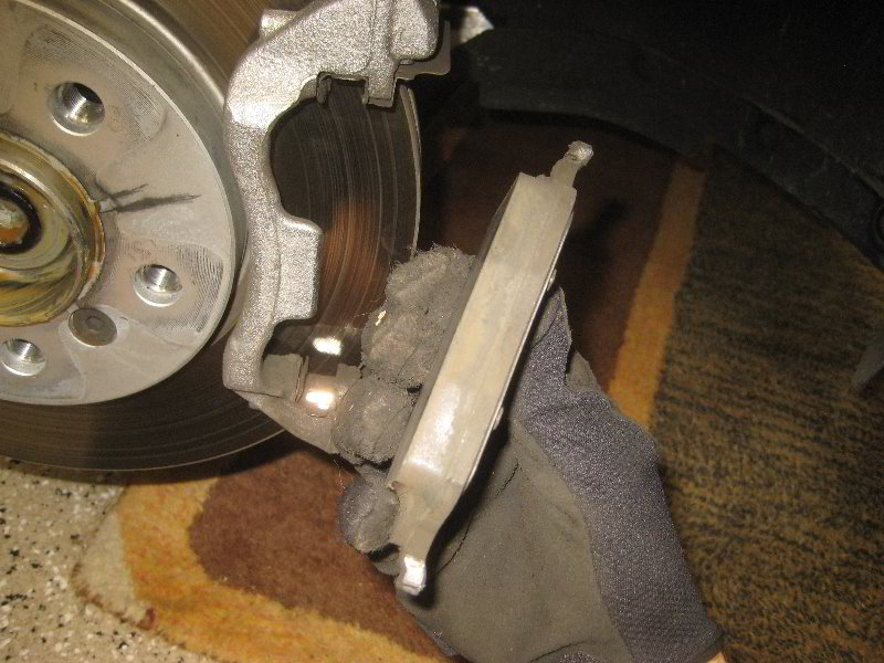 MiniCooperFrontBrakePadsReplacementGuide013
