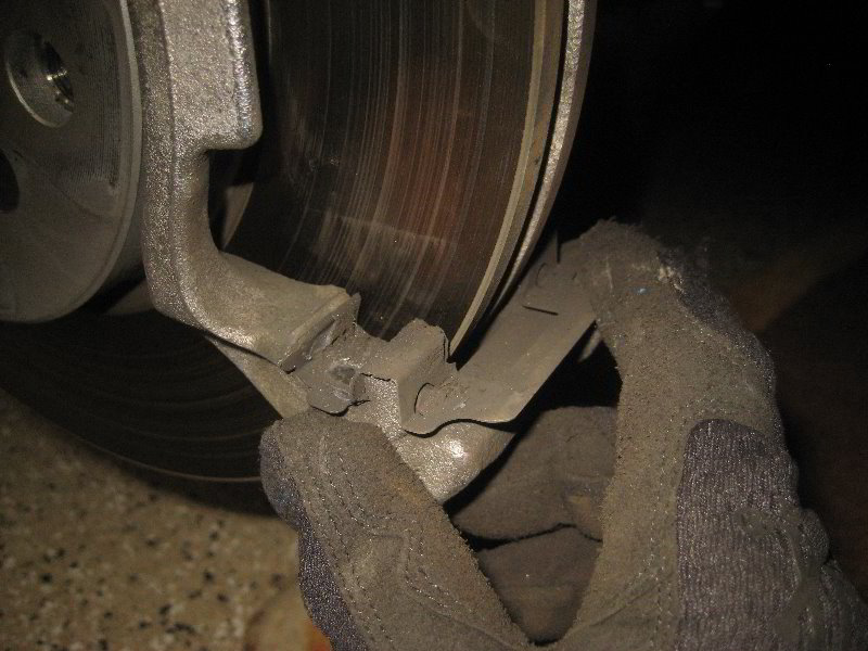 Mini-Cooper-Front-Brake-Pads-Replacement-Guide-014