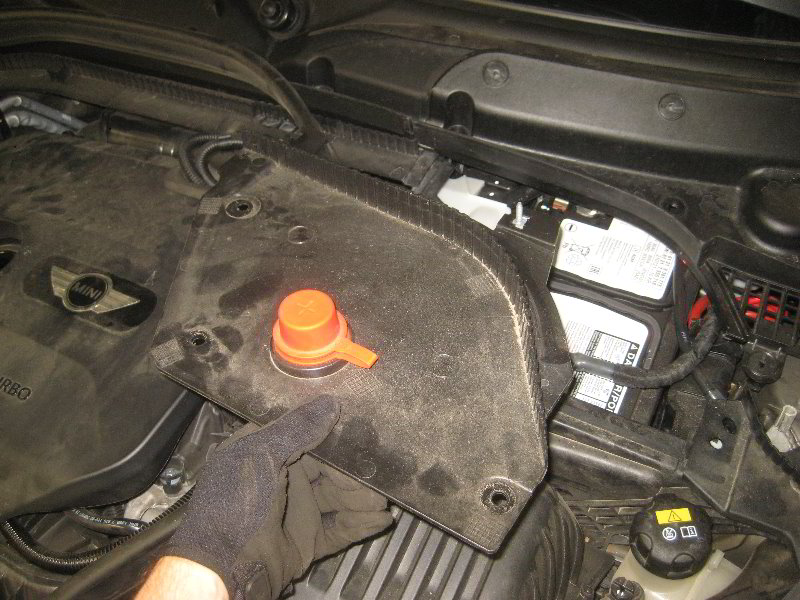 Mini-Cooper-Front-Brake-Pads-Replacement-Guide-019