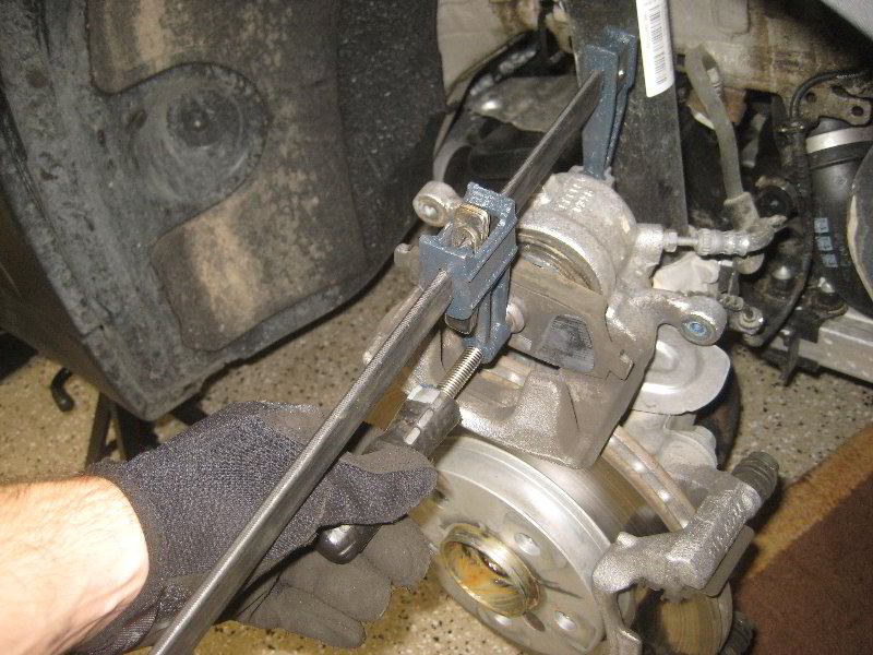 Mini-Cooper-Front-Brake-Pads-Replacement-Guide-023