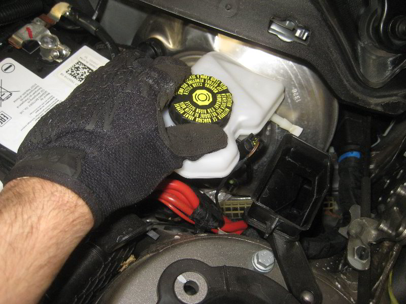 Mini-Cooper-Front-Brake-Pads-Replacement-Guide-024