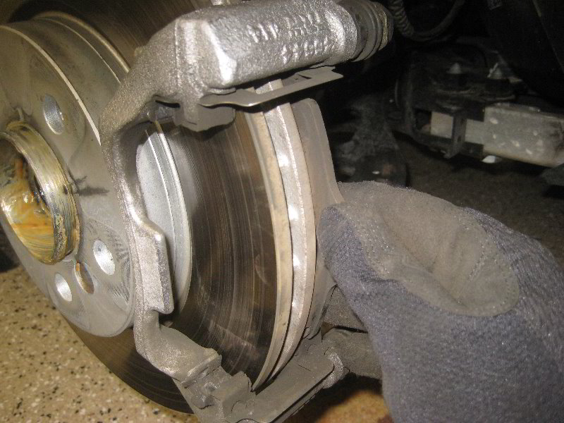 Mini-Cooper-Front-Brake-Pads-Replacement-Guide-025