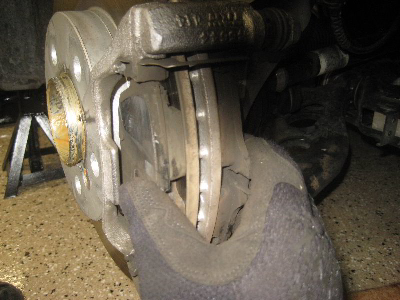 Mini-Cooper-Front-Brake-Pads-Replacement-Guide-027