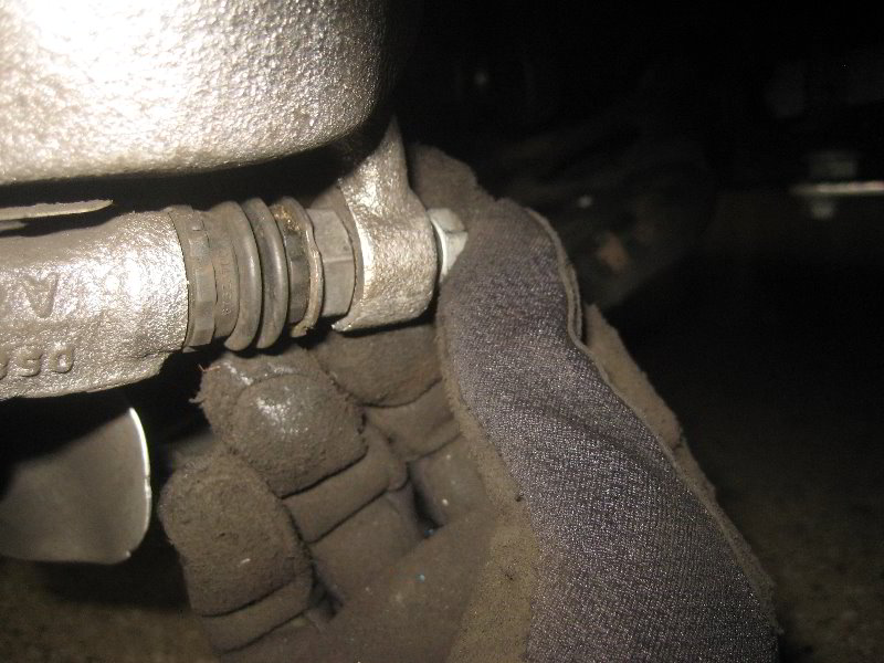 Mini-Cooper-Front-Brake-Pads-Replacement-Guide-029