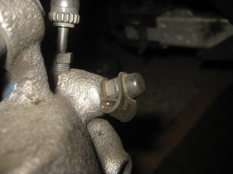 Mini-Cooper-Front-Brake-Pads-Replacement-Guide-033