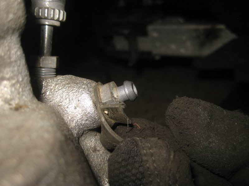 Mini-Cooper-Front-Brake-Pads-Replacement-Guide-034