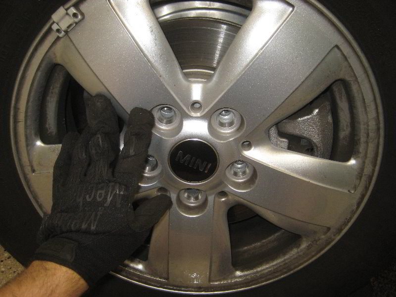 Mini-Cooper-Front-Brake-Pads-Replacement-Guide-035