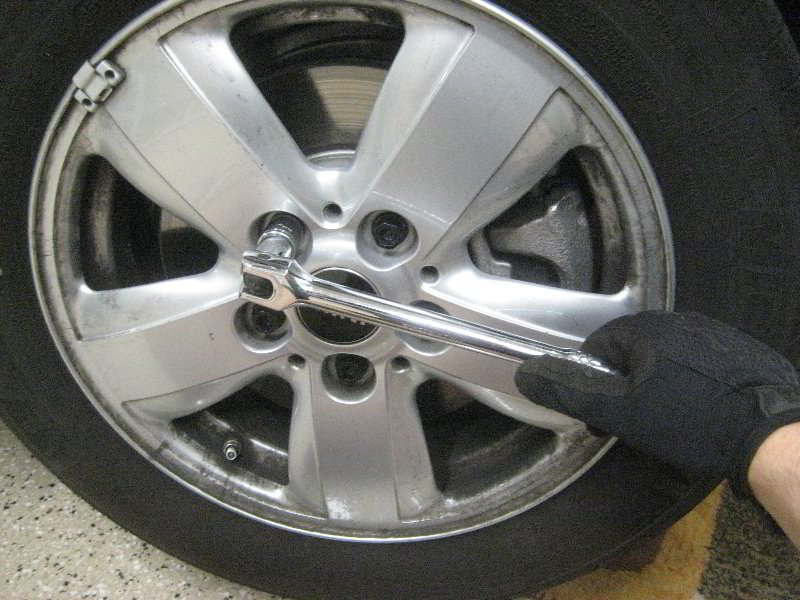 Mini-Cooper-Front-Brake-Pads-Replacement-Guide-037