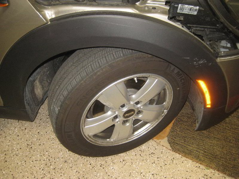 Mini-Cooper-Front-Turn-Signal-Light-Bulbs-Replacement-Guide-002