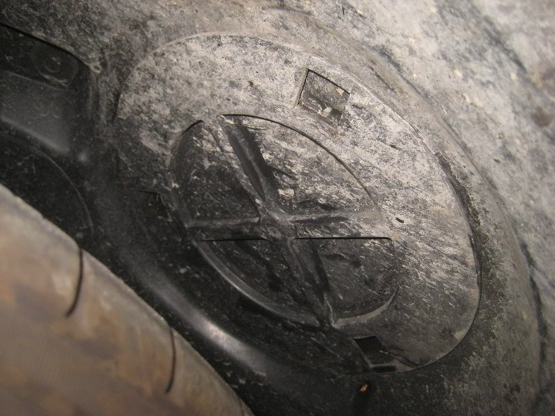 Mini-Cooper-Front-Turn-Signal-Light-Bulbs-Replacement-Guide-004