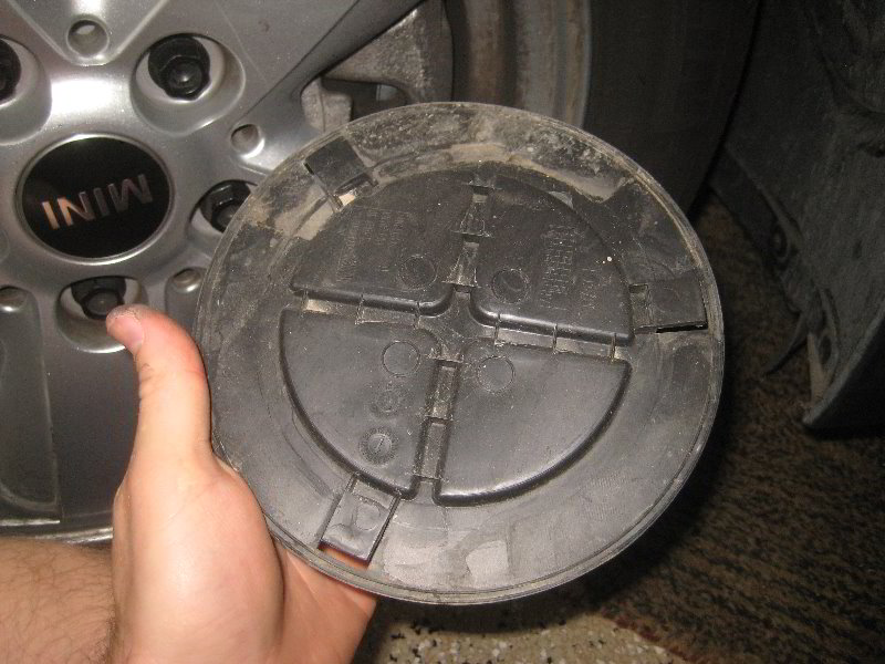 Mini-Cooper-Front-Turn-Signal-Light-Bulbs-Replacement-Guide-006