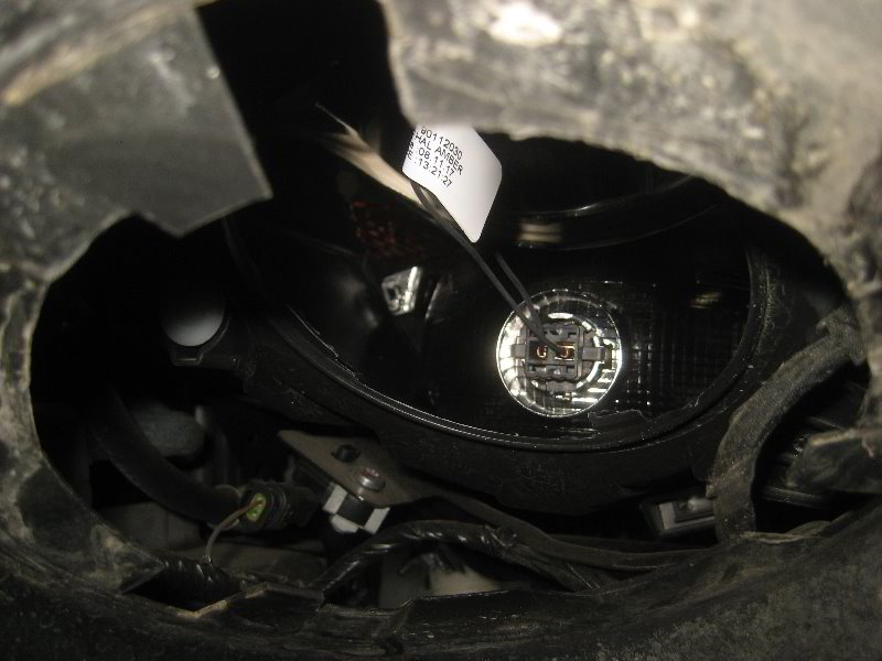 Mini-Cooper-Front-Turn-Signal-Light-Bulbs-Replacement-Guide-009