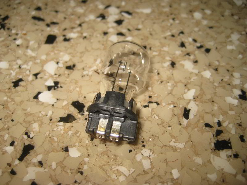 Mini-Cooper-Front-Turn-Signal-Light-Bulbs-Replacement-Guide-013