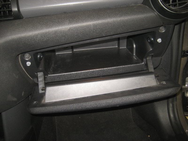 Mini-Cooper-Glove-Box-Light-Bulb-Replacement-Guide-002