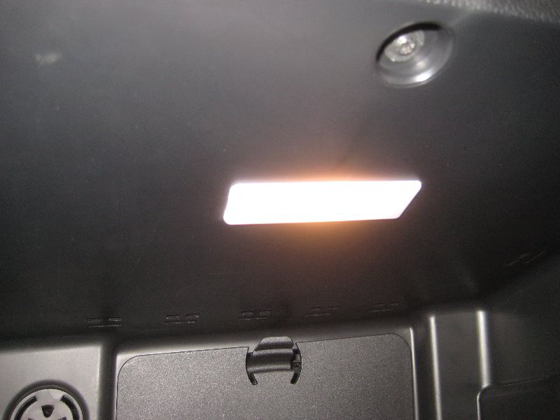 MiniCooperGloveBoxLightBulbReplacementGuide003