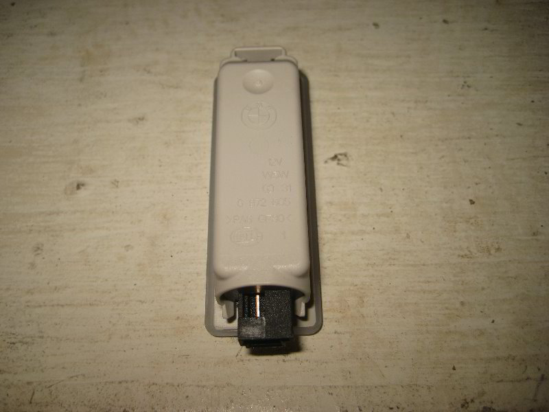 Mini-Cooper-Glove-Box-Light-Bulb-Replacement-Guide-007