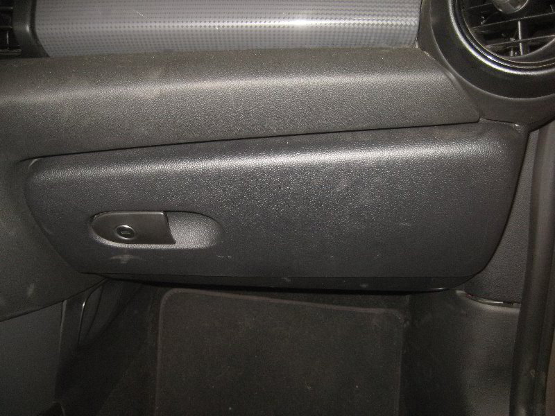 Mini-Cooper-Glove-Box-Light-Bulb-Replacement-Guide-016