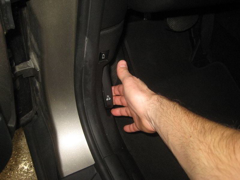 Mini-Cooper-Headlight-Bulbs-Replacement-Guide-002